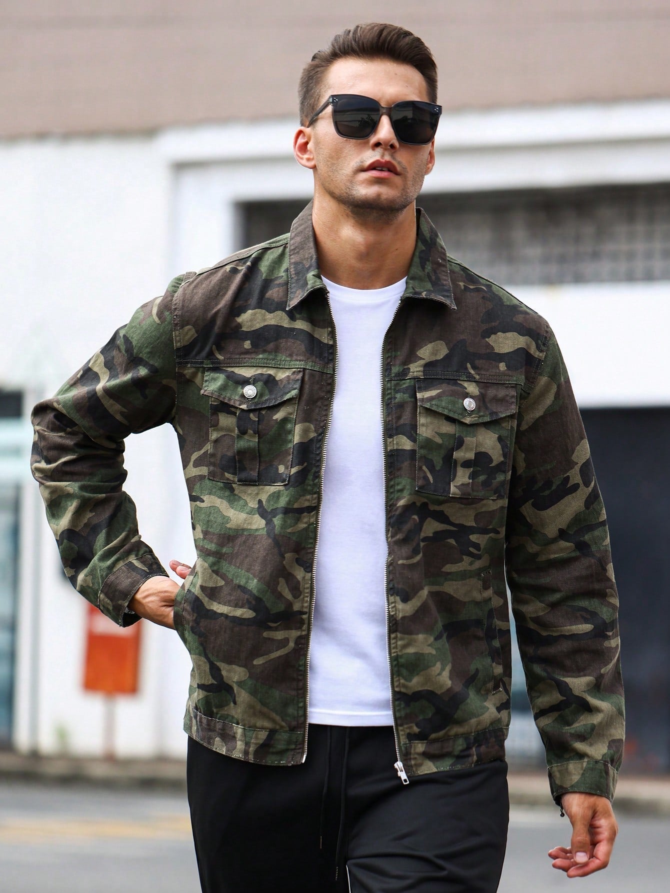 Manfinity Roughcore Loose Fit Men's Camo Print Flap Pocket Denim Jacket, For Fall