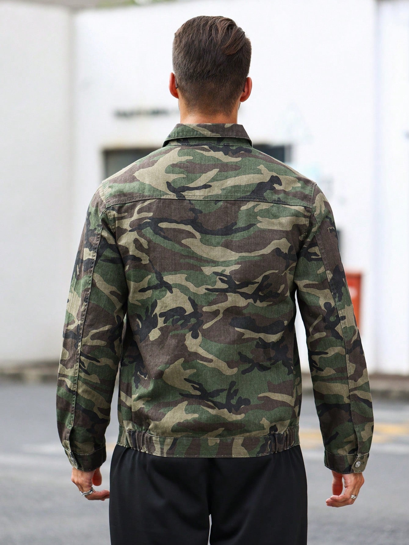 Manfinity Roughcore Loose Fit Men's Camo Print Flap Pocket Denim Jacket, For Fall