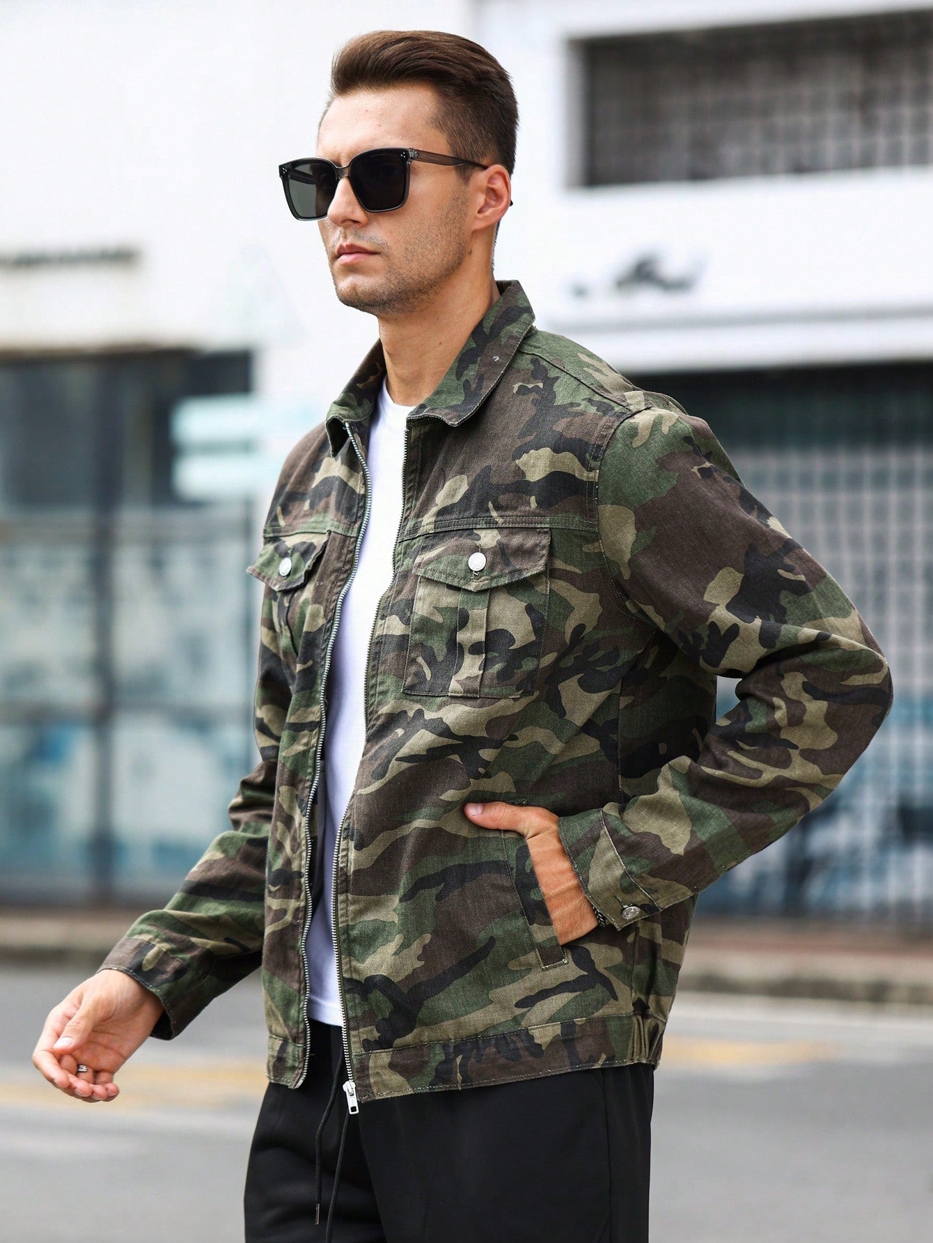 Manfinity Roughcore Loose Fit Men's Camo Print Flap Pocket Denim Jacket, For Fall