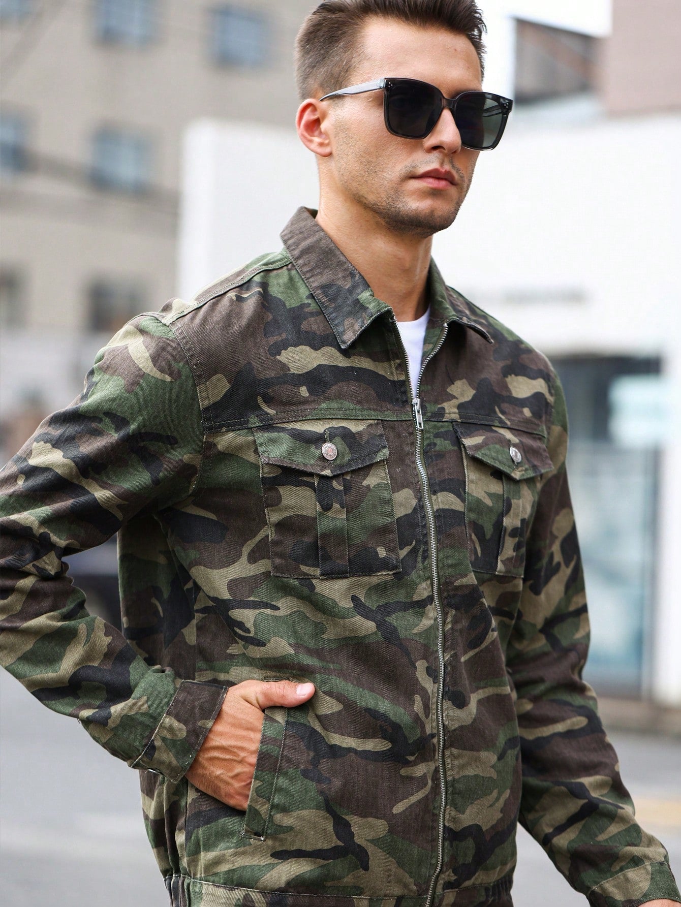 Manfinity Roughcore Loose Fit Men's Camo Print Flap Pocket Denim Jacket, For Fall