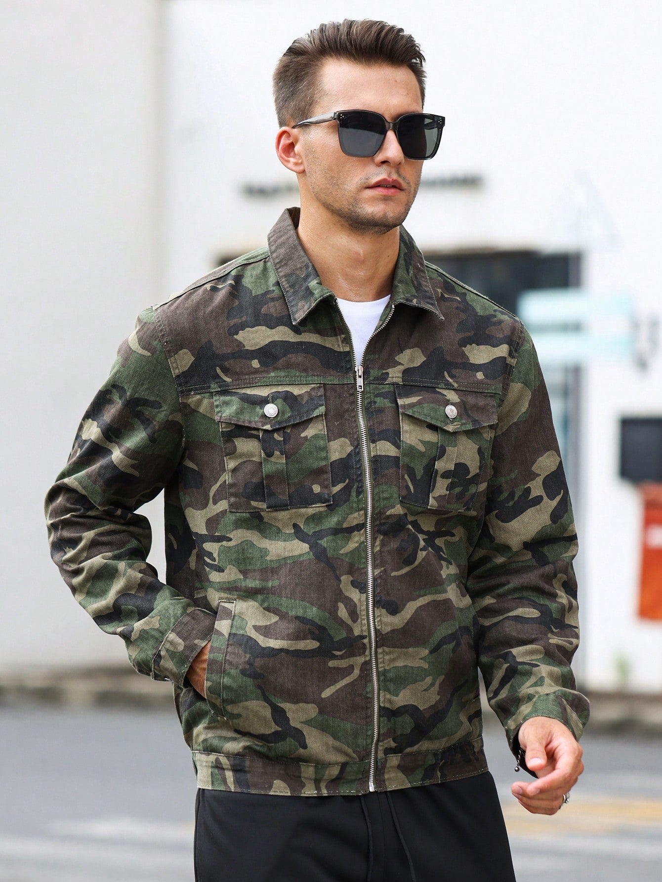 Manfinity Roughcore Loose Fit Men's Camo Print Flap Pocket Denim Jacket, For Fall