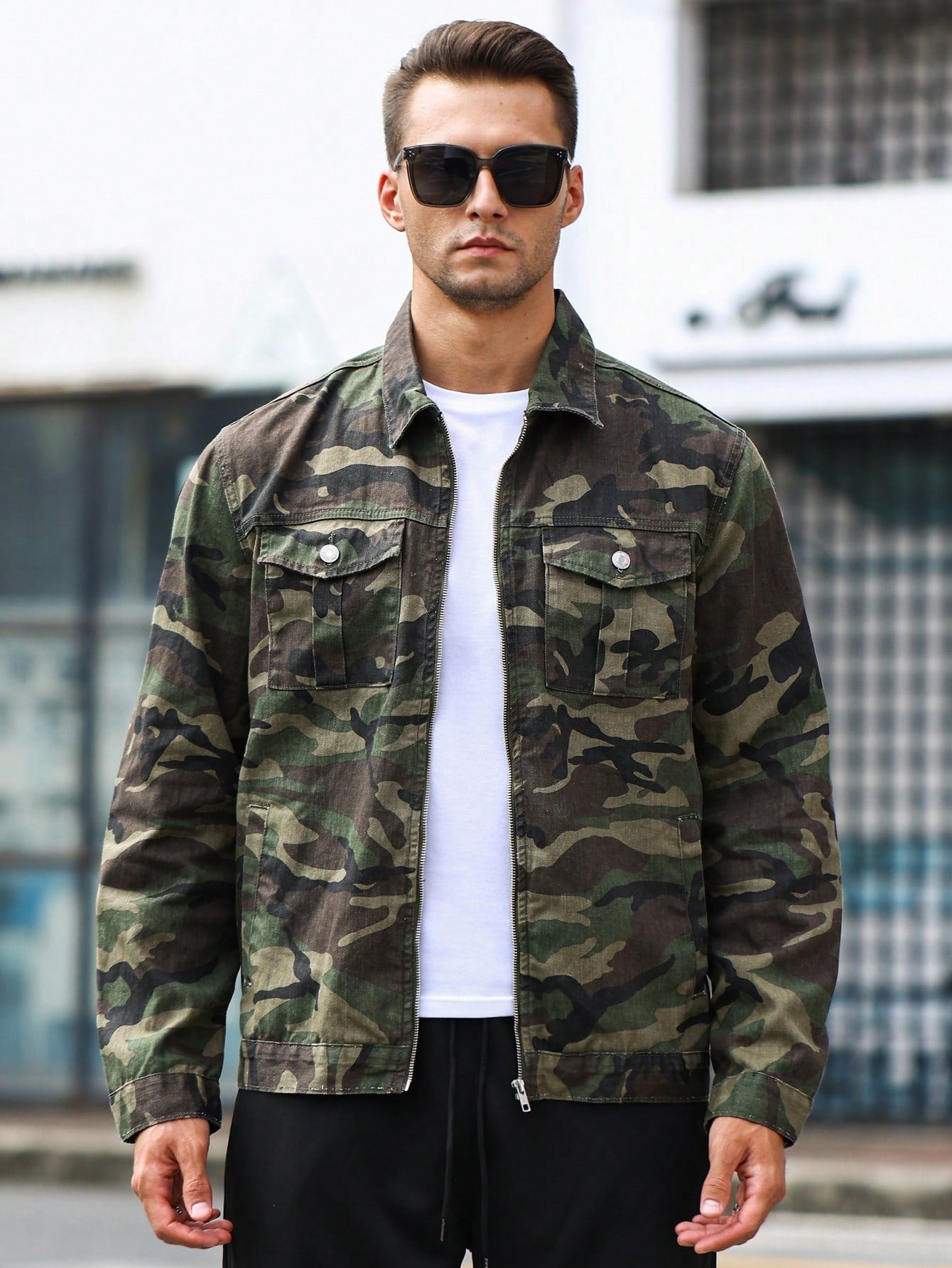 Manfinity Roughcore Loose Fit Men's Camo Print Flap Pocket Denim Jacket, For Fall