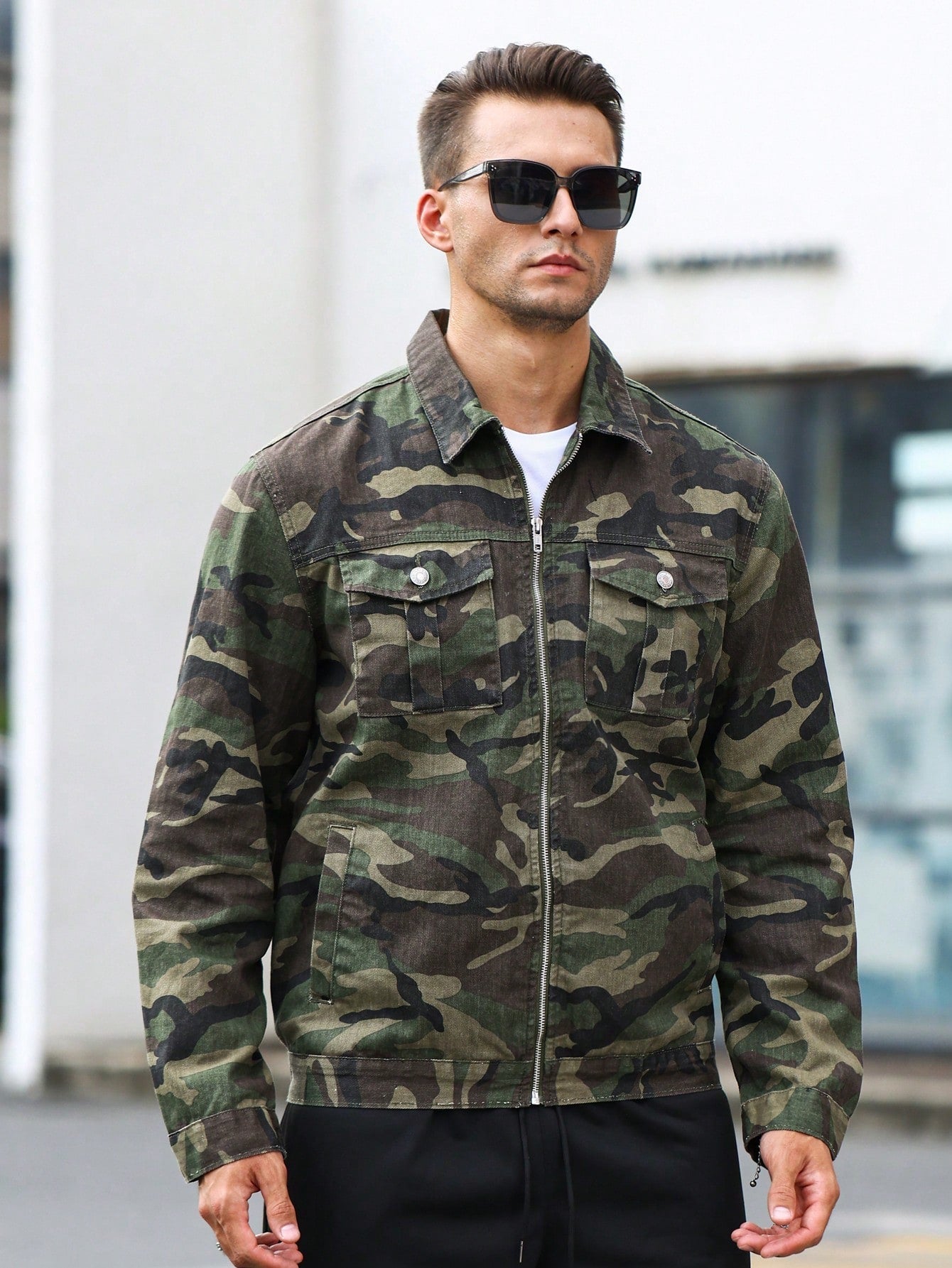 Manfinity Roughcore Loose Fit Men's Camo Print Flap Pocket Denim Jacket, For Fall