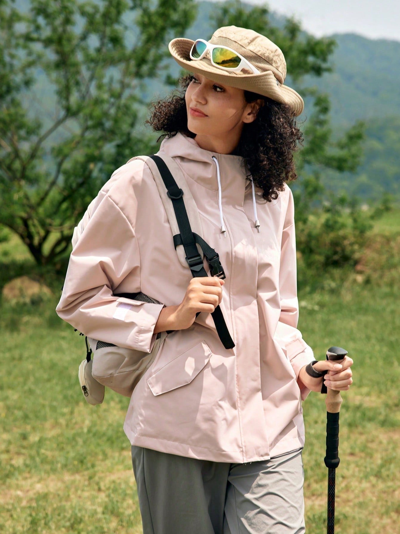 In My Nature Women's Outdoor Sports City Commute Waist-Collecting Sunscreen Jacket With Hood, Windproof And Waterproof