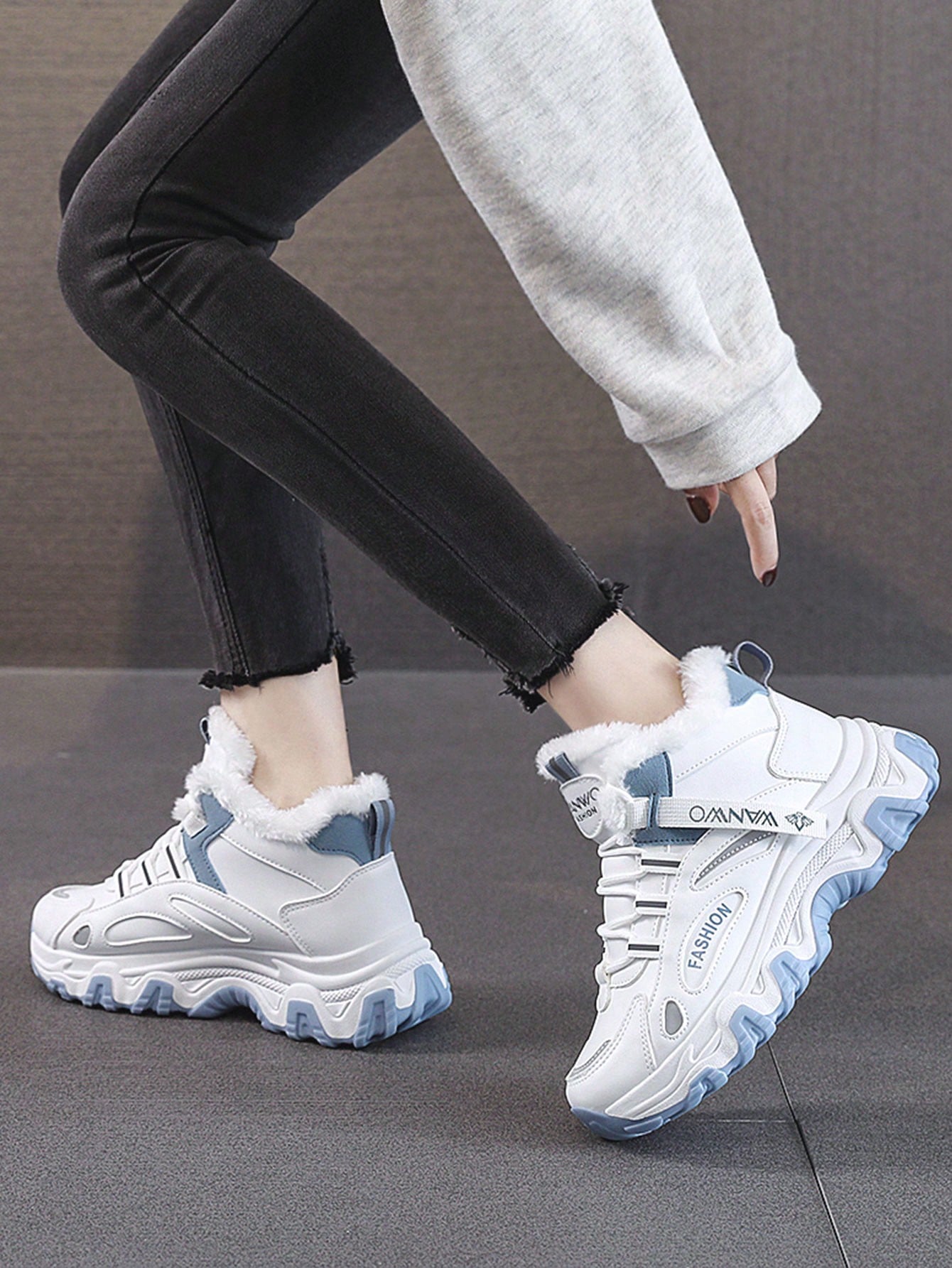 1 Pair Women's Thick Snow Boots, 2024 Winter New Arrival Padded Student Thick Bottom Comfort Warm Lining Increased Height Snow Boots, Ladies Multipurpose Fashion Flat Shoes, Non-Slip Rubber Sole Casual Sneakers, Suitable For Daily Wear, Walking, Working,