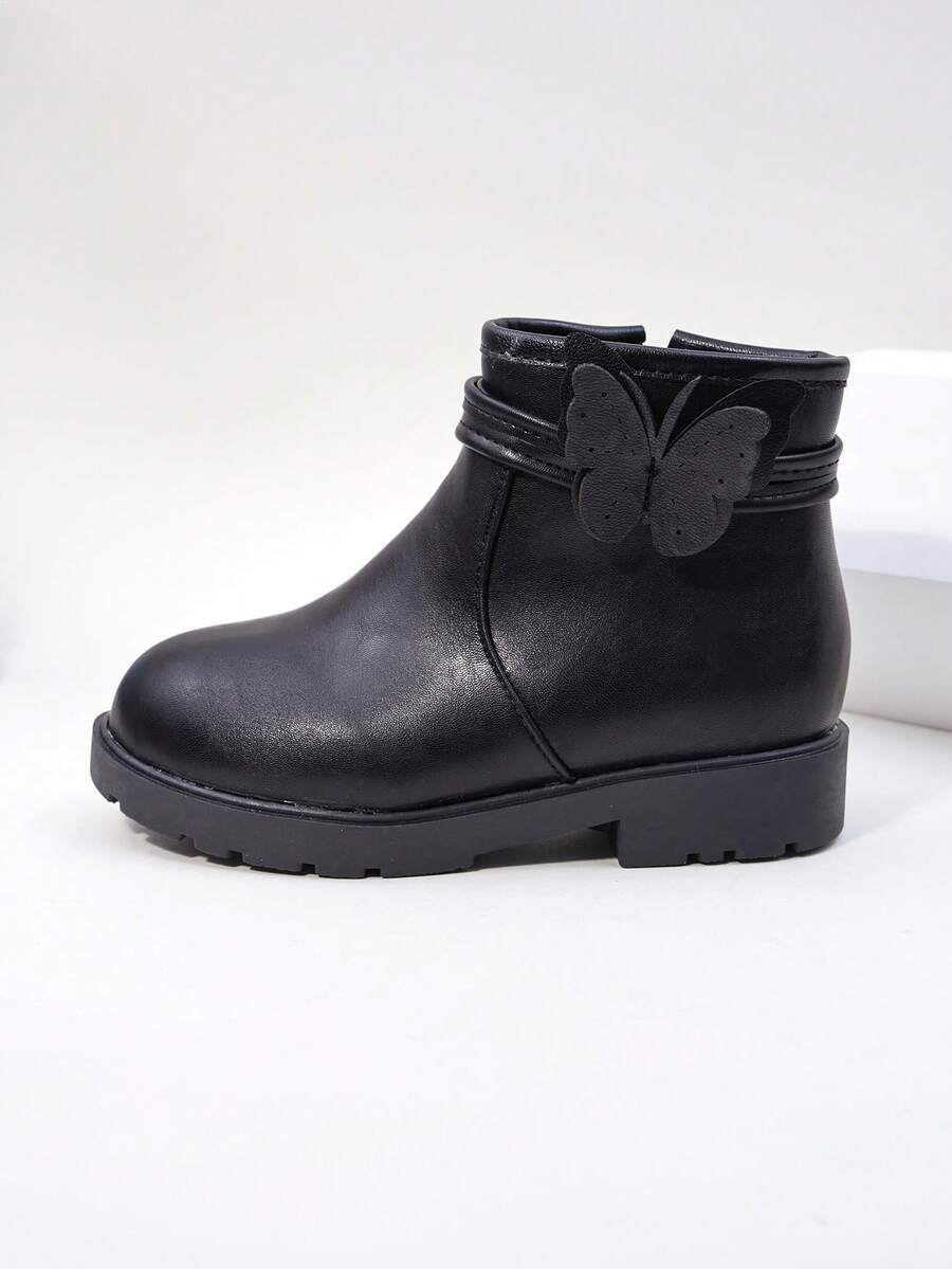 A Pair Of Stylish Children's Short Boots – Girls' Boots, Girls' Winter Boots, Little Girls' Boots. Adorned With Butterfly Decorations, Available In Black And Brown. Perfect For Daily Wear In Autumn And Winter.