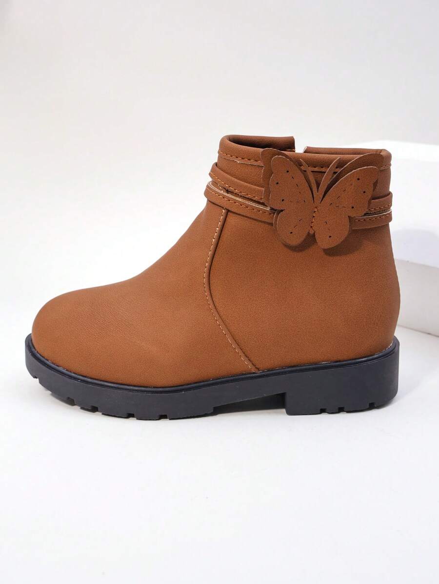 A Pair Of Stylish Children's Short Boots – Girls' Boots, Girls' Winter Boots, Little Girls' Boots. Adorned With Butterfly Decorations, Available In Black And Brown. Perfect For Daily Wear In Autumn And Winter.
