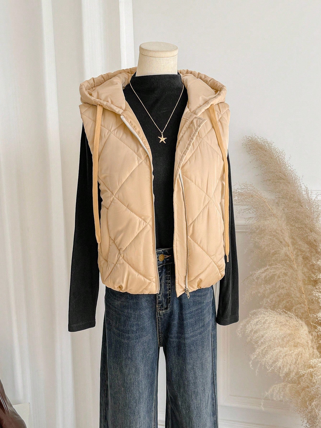 EMERY ROSE Women's Casual Solid Color Hooded Sleeveless Jacket, Autumn/Winter Puffer Vest Vests For Women Hooded Vest Padded Vest Quilted Vest Winter Clothes For Women Winter Jacket Winter Coat Winter Coat Women Winter Clothes Women Fall Clothes For Wome