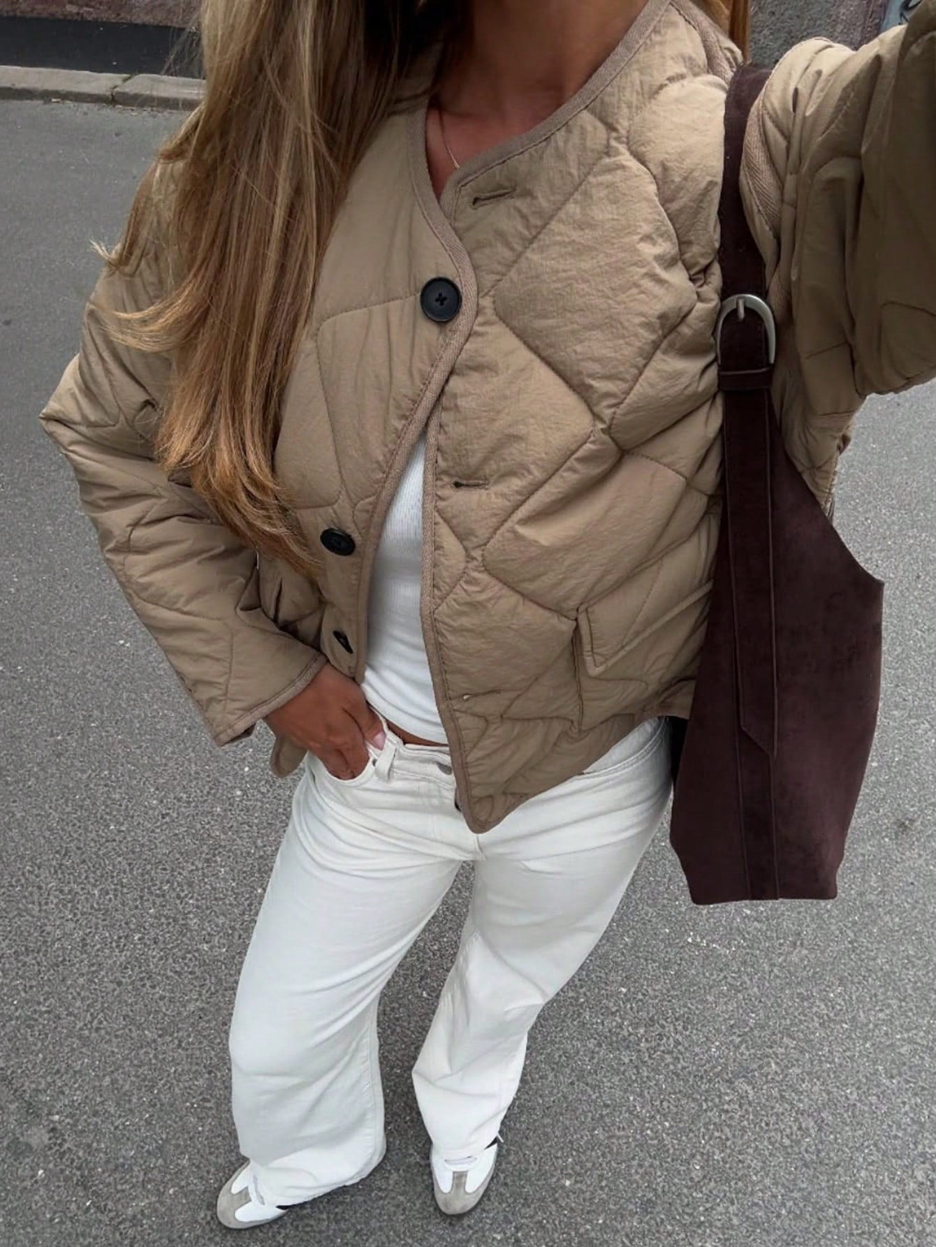 Women's Solid Color Button Front Pocket Jacket, Ladies Fashion Quilted Bomber, Round Neck, Button Detail, Long Sleeve With Pockets, Regular Length, Suitable For Autumn/Winter