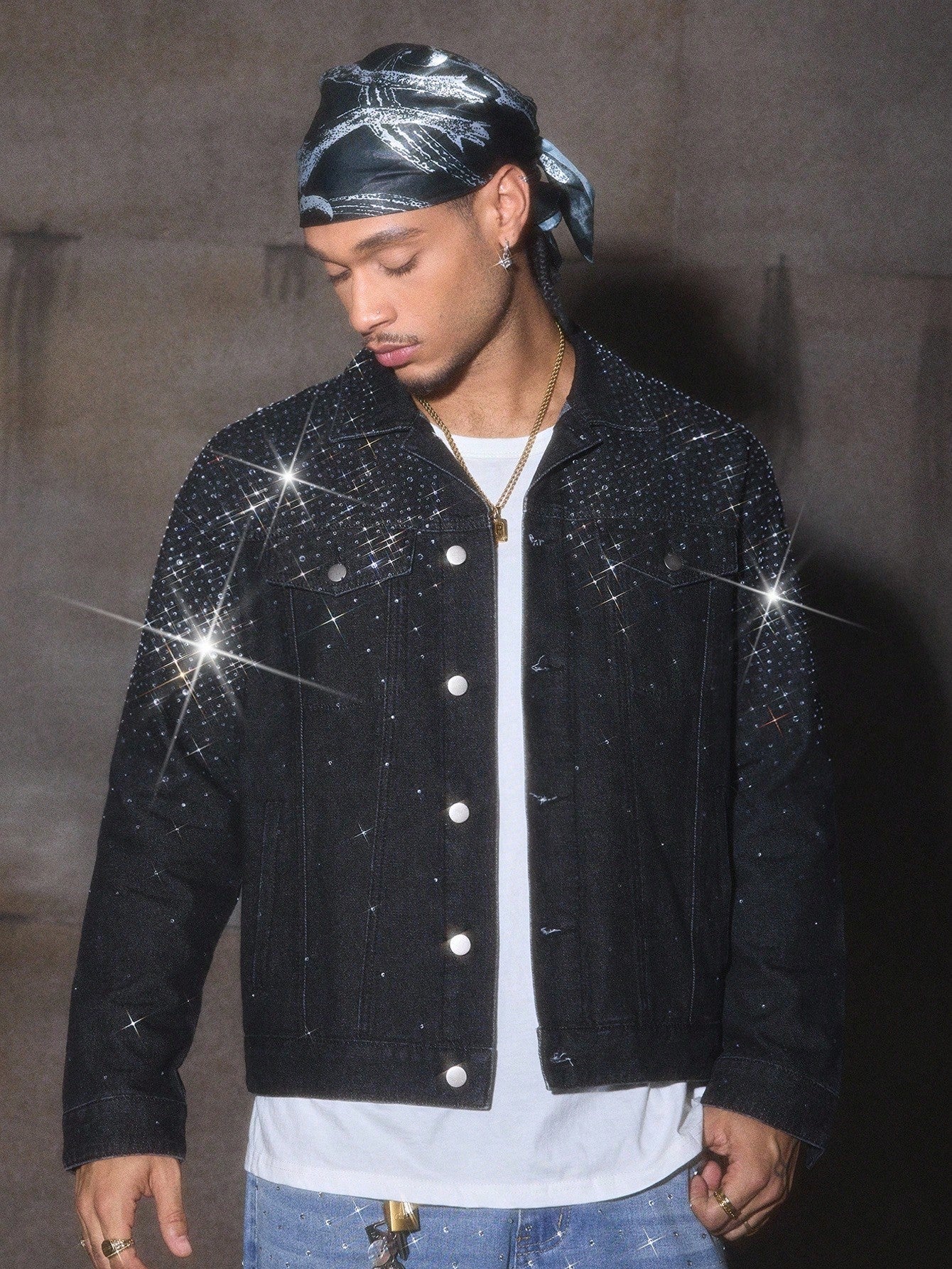 AXEPEAK Men's Fashionable Shiny Front Button Casual Versatile Short Denim Jacket
