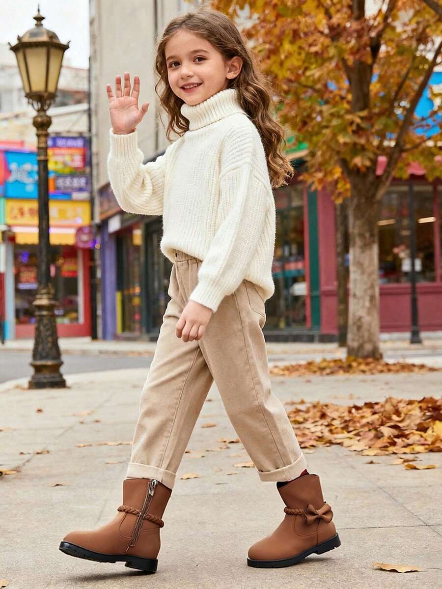 A Pair Of Stylish Children's Short Boots – Girls' Boots, Girls' Winter Boots, Little Girls' Boots. Adorned With Butterfly Decorations, Available In Black And Brown. Perfect For Daily Wear In Autumn And Winter.