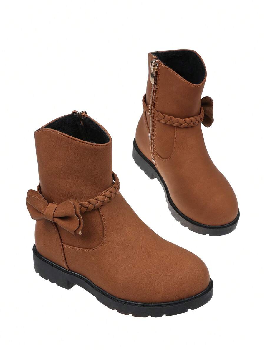 A Pair Of Stylish Children's Short Boots – Girls' Boots, Girls' Winter Boots, Little Girls' Boots. Adorned With Butterfly Decorations, Available In Black And Brown. Perfect For Daily Wear In Autumn And Winter.