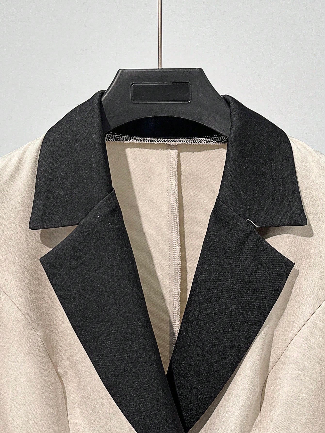 GlowEve Women's Apricot And Black Color Block V-Neck Blazer With Waist Cinching Design, Long Sleeve, Elegant Professional Attire Suitable For Independence Day, Cyber Monday, Halloween, Singles' Day, Back To School Parties, Holiday Parties, Christmas Eve,