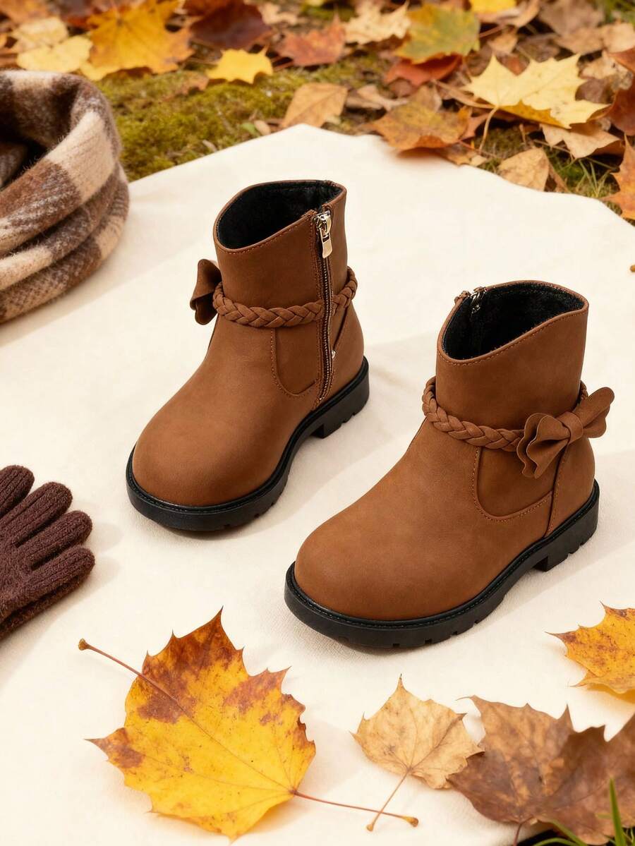 A Pair Of Stylish Children's Short Boots – Girls' Boots, Girls' Winter Boots, Little Girls' Boots. Adorned With Butterfly Decorations, Available In Black And Brown. Perfect For Daily Wear In Autumn And Winter.