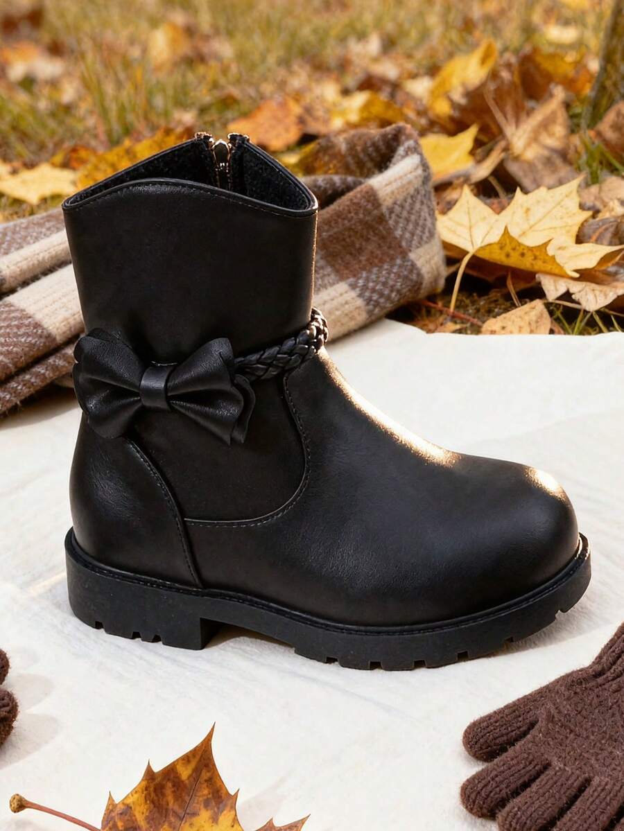 A Pair Of Stylish Children's Short Boots – Girls' Boots, Girls' Winter Boots, Little Girls' Boots. Adorned With Butterfly Decorations, Available In Black And Brown. Perfect For Daily Wear In Autumn And Winter.