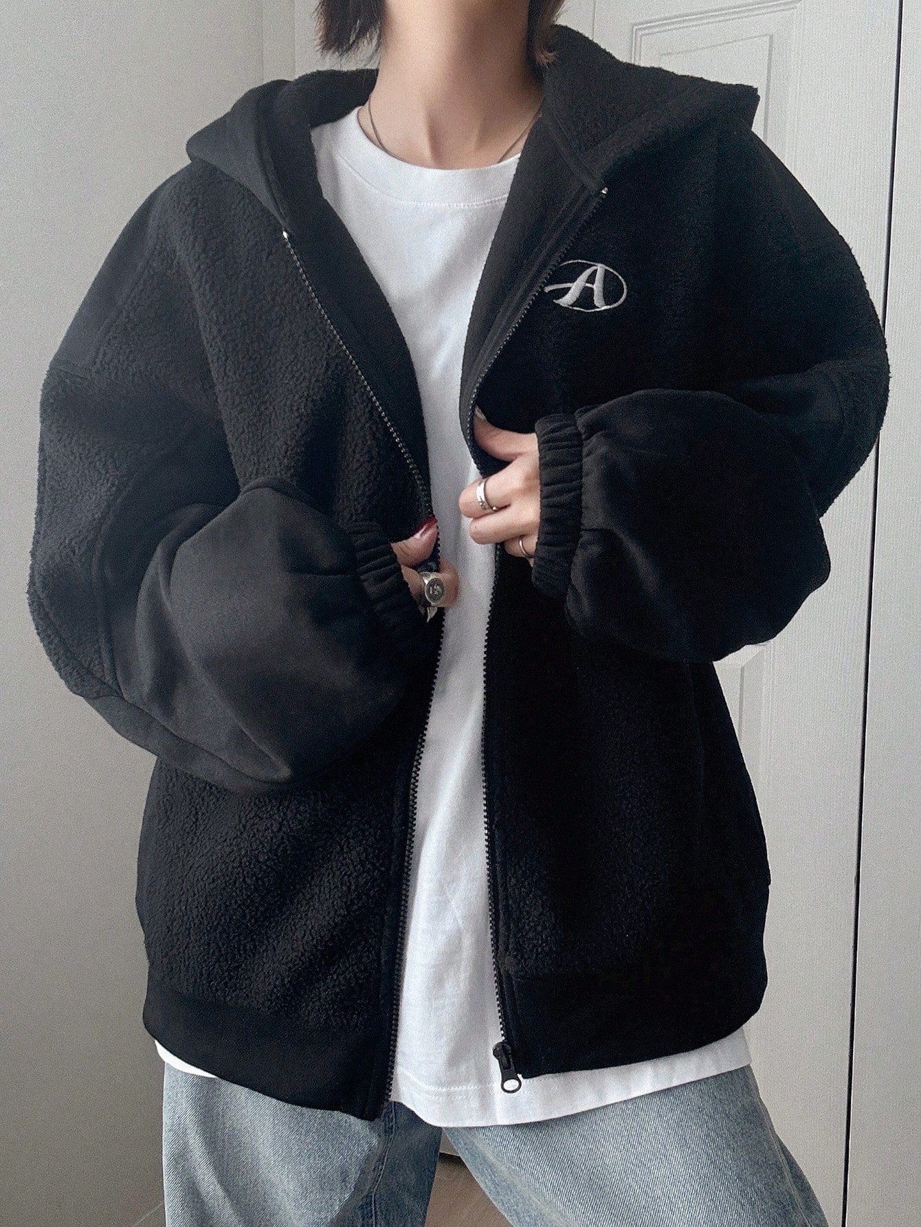 FRIFUL Women's Solid Color Drop Shoulder Sherpa Jacket With Embroidered Letter Decoration, Zipper Closure, Loose Casual Versatile Regular Fit Outerwear, Autumn/Winter