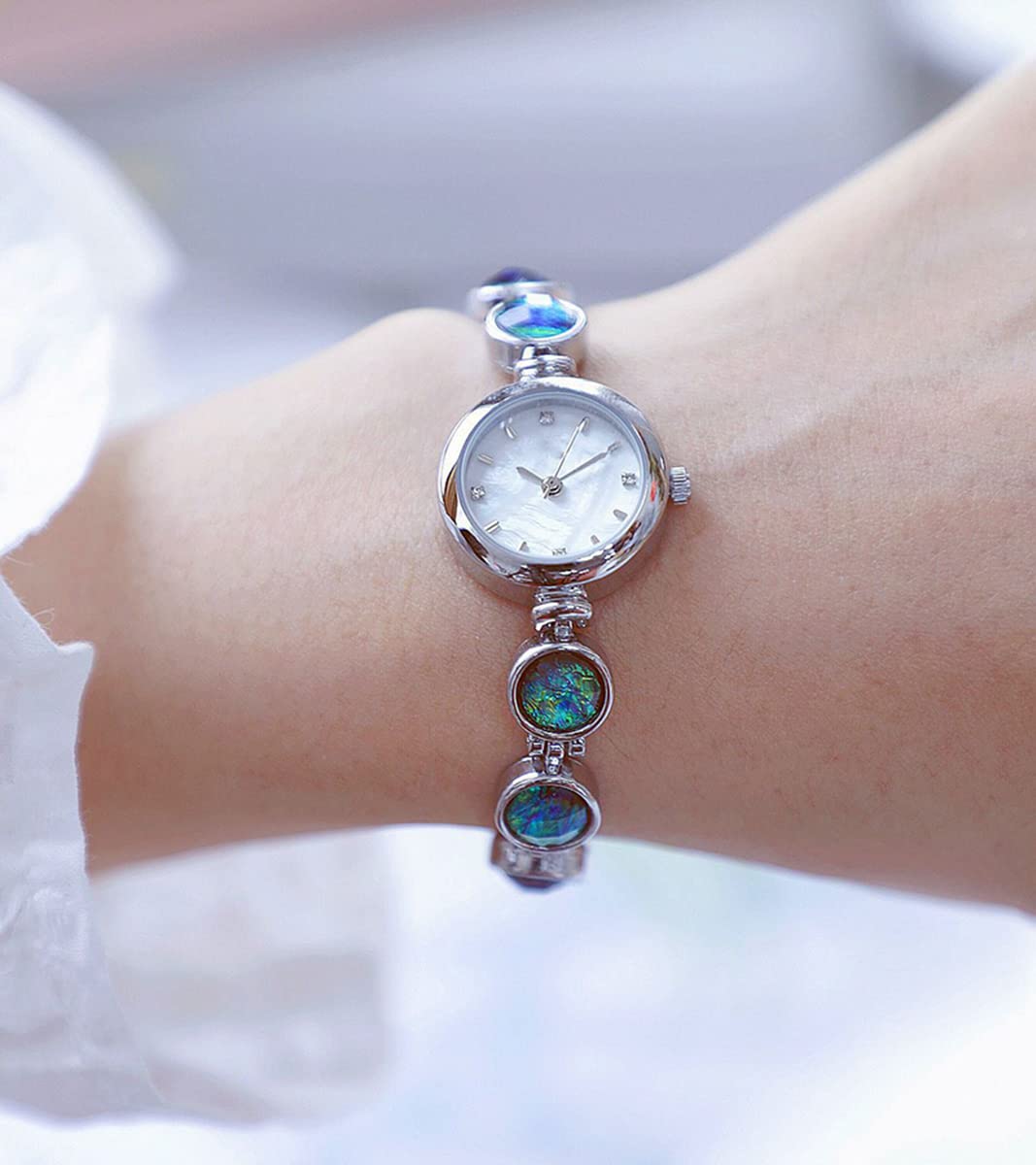ADSBIAOYE Women's Watches Luxury Vintage Crystal Diamond Bracelet Watch Ladies Fashion Dress Quartz Wrist Watch Stainless Steel Waterproof Gift Watch (01 Silver)