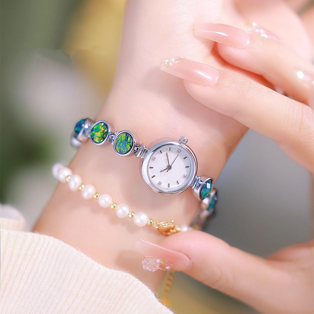 ADSBIAOYE Women's Watches Luxury Vintage Crystal Diamond Bracelet Watch Ladies Fashion Dress Quartz Wrist Watch Stainless Steel Waterproof Gift Watch (01 Silver)