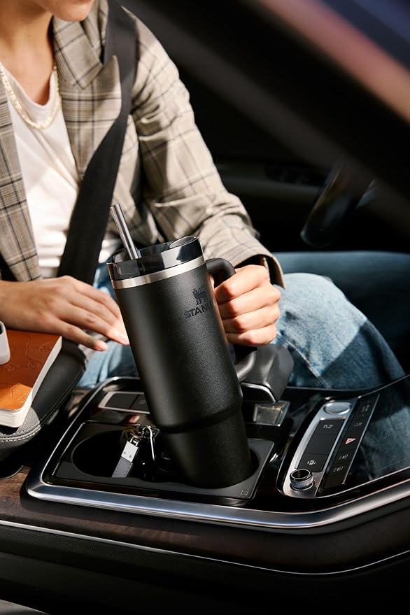 STANLEY Quencher H2.0 Tumbler with Handle and Straw 30 oz | Flowstate 3-Position Lid | Cup Holder Compatible for Travel | Insulated Stainless Steel Cup | BPA-Free | Spring Green