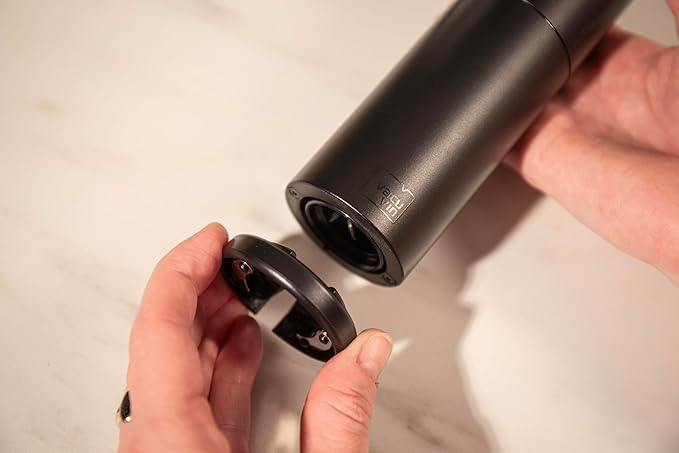 Vacu Vin Electric Wine Opener – Automatic Corkscrew with USB Charging – One-Touch Operation – Opens Bottles Effortlessly – Rechargeable Wine Opener for Cork and Synthetic Corks