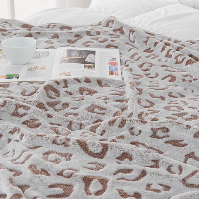 SOCHOW Flannel Fleece Cheetah Print Throw Blanket for Women, Lightweight Super Soft Cozy Plush Blanket, 60 x 80 Inches Brown Leopard