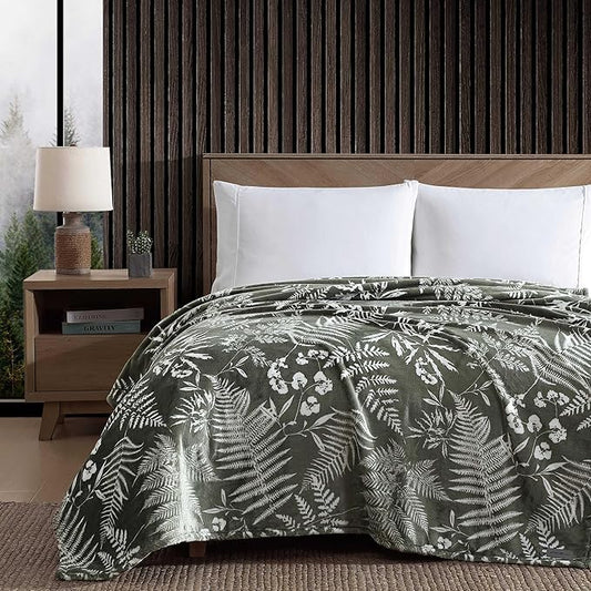 Eddie Bauer - Twin Blanket, Ultra Plush Bedding, Lightweight Home Decor for All Seasons (Fern Garden Green, Twin)