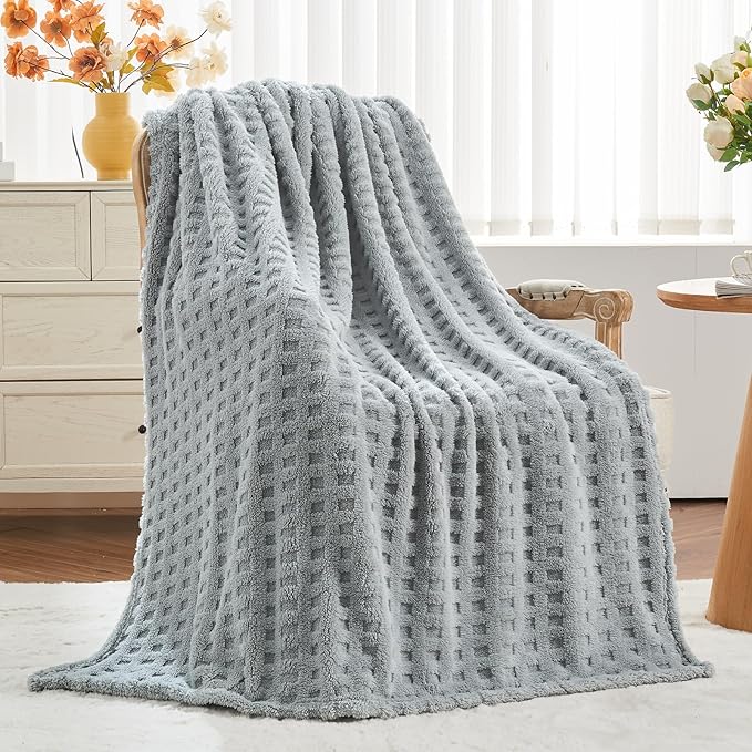 NEWCOSPLAY Super Soft Queen Blanket Grey Premium Silky Flannel Fleece 3D Waffle Checkered Lightweight Bed Blanket All Season Use (Light Grey, Queen(90"x90"))